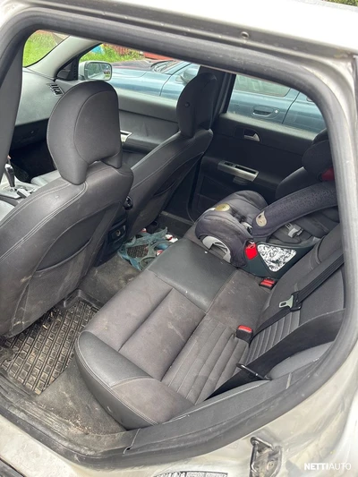 Volvo V50 2.4i Momentum Automatik 2004, kuva 6/9