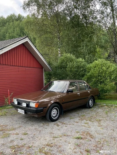 Toyota Carina 1982, kuva 1/2