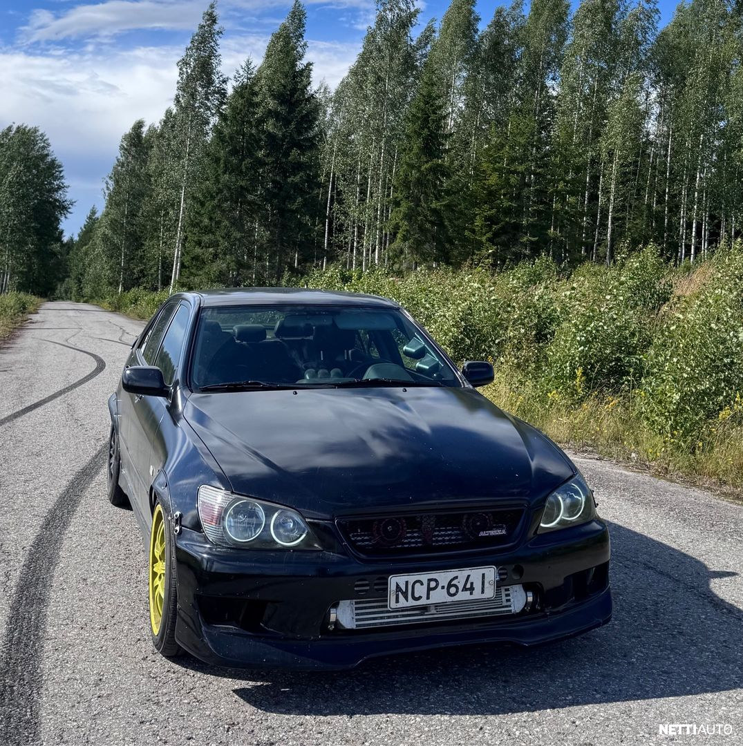 Lexus IS
