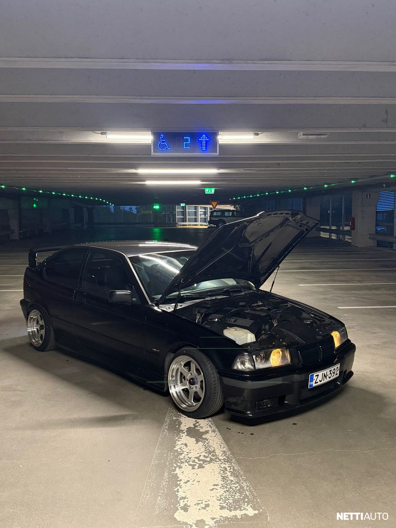 BMW 323