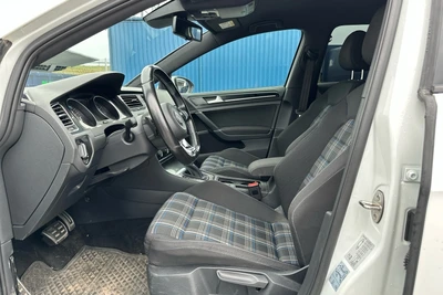 Volkswagen Golf 2015, photo 7/33