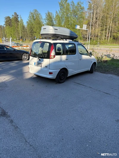 Toyota Yaris Verso 2004, kuva 2/8