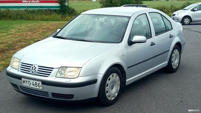 Volkswagen Bora 1.6 Bensa 105hv 4-ov. 2001, kuva 1/20