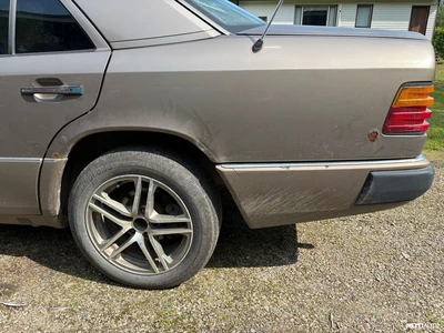 Mercedes-Benz 200 E 2,0 16V (124) 4d 1992, photo 6/11