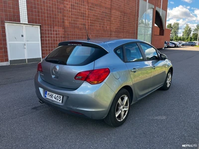 Opel Astra 2011, kuva 4/6
