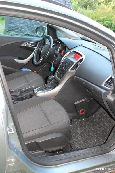 Opel Astra 2012, kuva 7/10
