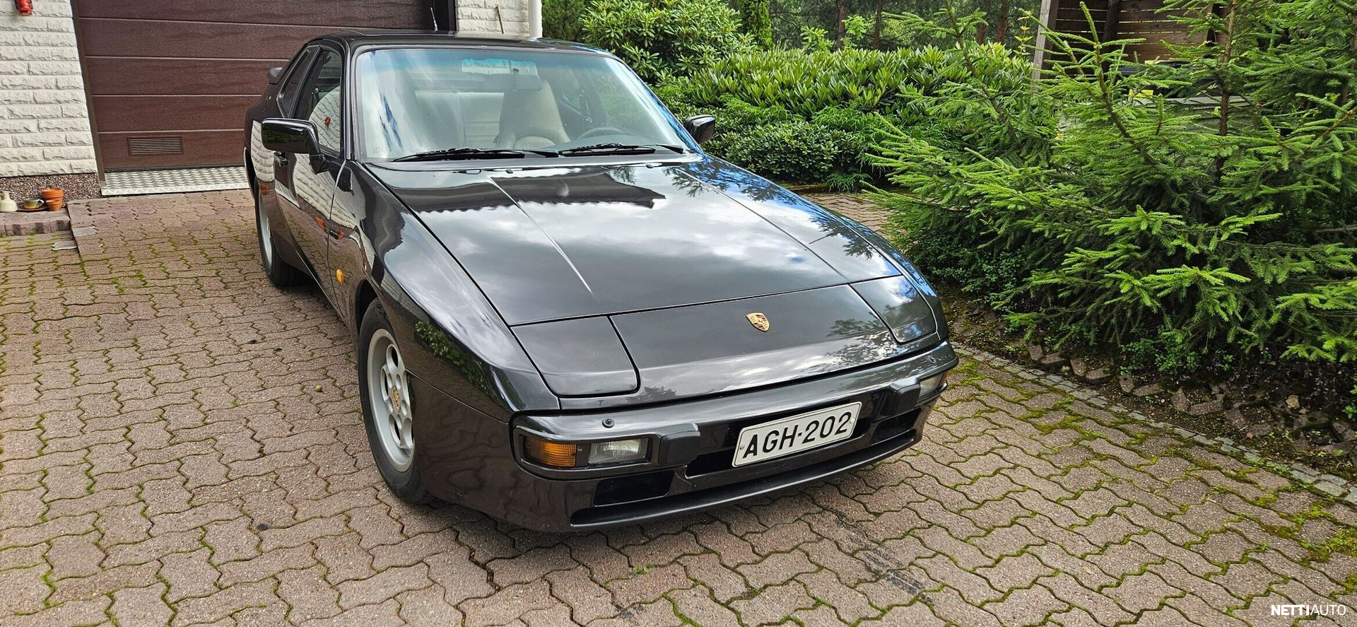 Porsche 944