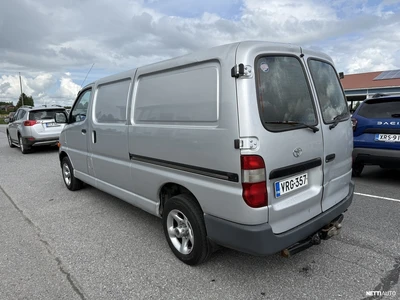 Toyota Hiace 2,5 D-4D 100 5ov pitkä 4WD 2004, kuva 2/15