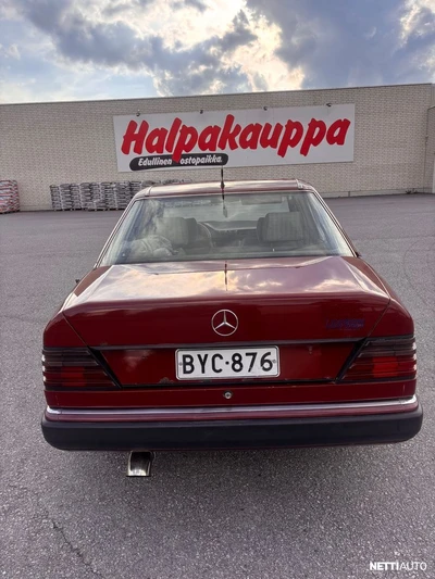Mercedes-Benz 300 1989, photo 3/16