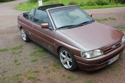 Ford Escort cabriolet 1991, photo 2/6