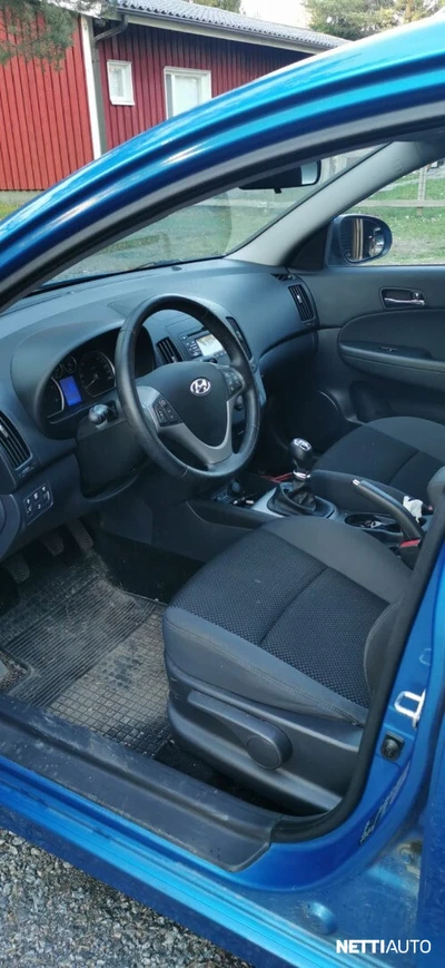 Hyundai i30 2011, photo 2/4