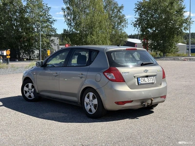 Kia Ceed 2010, photo 3/7