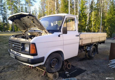 Ford Transit 100L 2,0 1985, kuva 1/6
