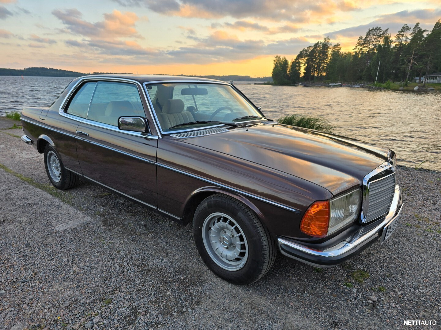 Mercedes-Benz 230