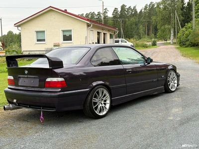 BMW 330 1993, photo 4/18