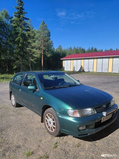 Nissan Almera 1,6 SR Hatchback 2000, photo 1/7