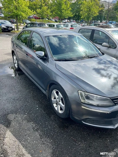 Volkswagen Jetta 2012, kuva 2/10