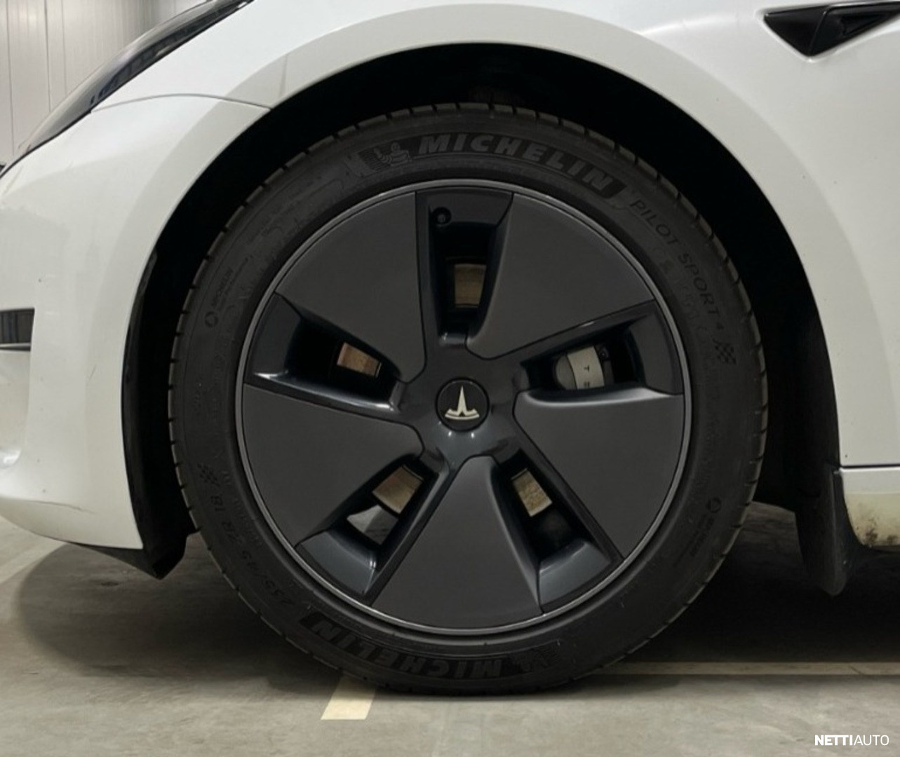 Tesla Model 3 2023, photo 5/8