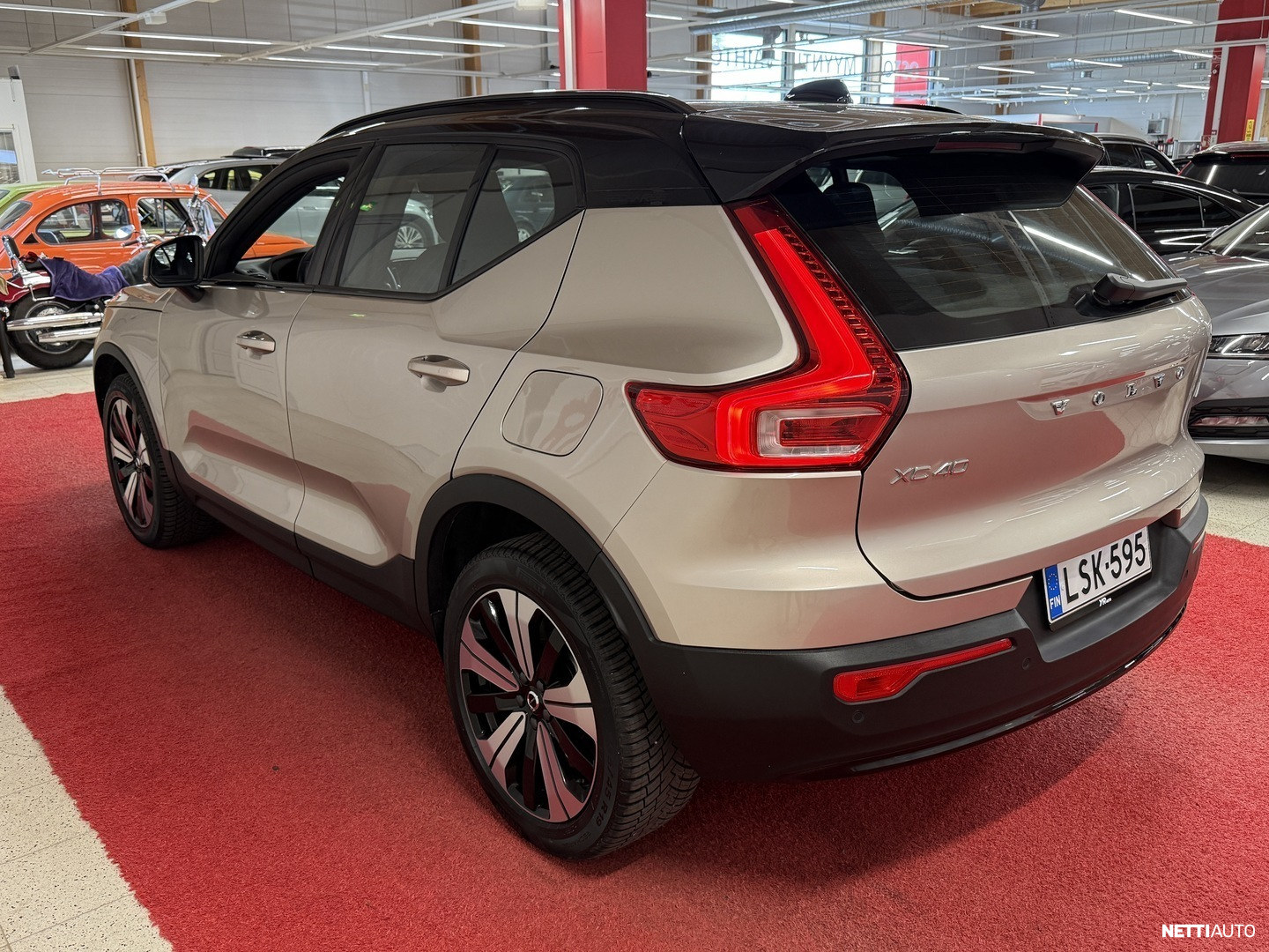 Volvo XC40 2023, photo 7/23
