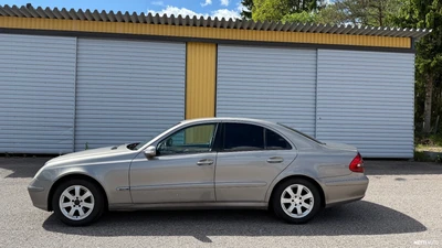 Mercedes-Benz E 200 2003, kuva 6/29
