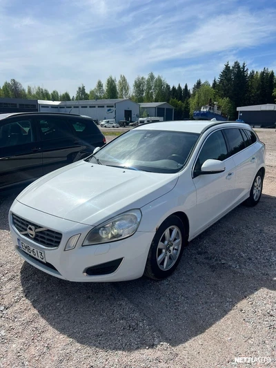Volvo V60 D2 Momentum aut 2013, photo 3/5
