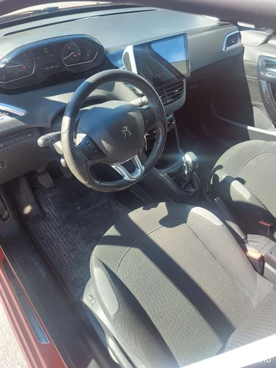 Peugeot 208 Style VTi 82 5-ov 2016, kuva 6/7