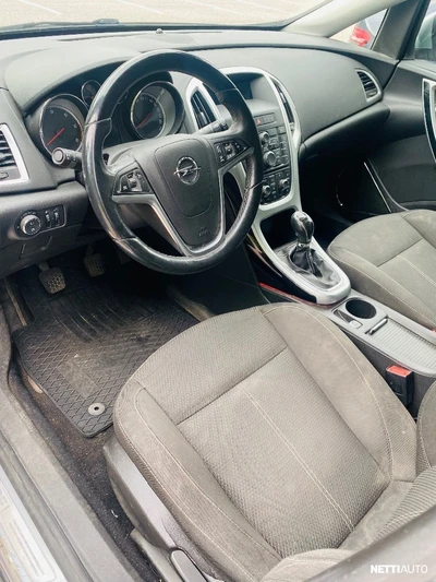 Opel Astra 2011, kuva 7/15