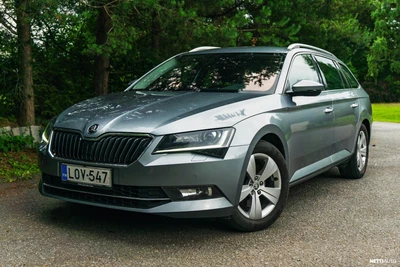 Skoda Superb 2019, photo 2/16