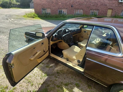 Mercedes-Benz 123 C123 1980, kuva 7/11