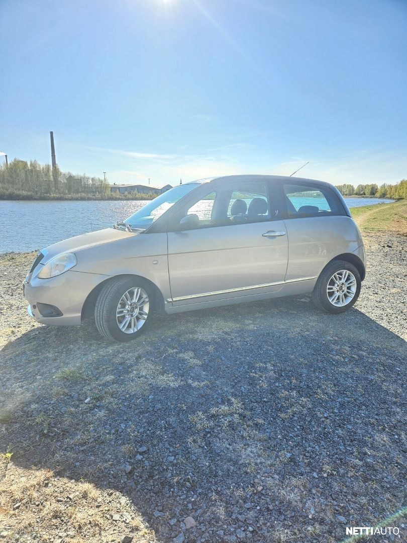 Lancia Ypsilon