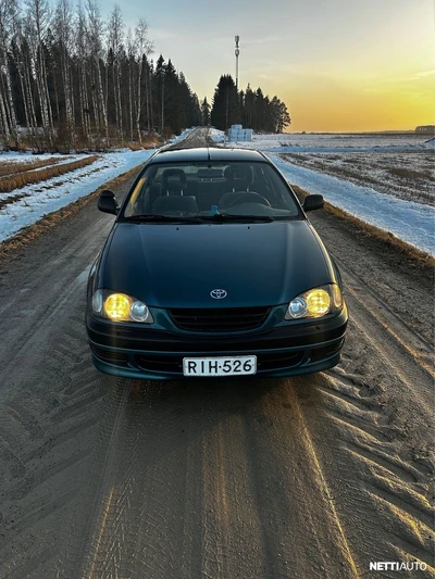Toyota Avensis 1998, photo 3/5