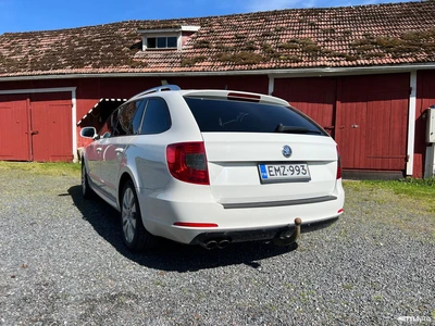 Skoda Superb 2014, photo 3/16