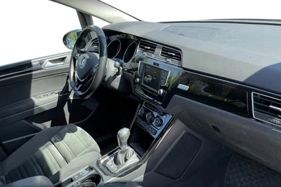 Volkswagen Touran 2017, photo 4/5