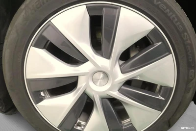 Tesla Model Y Long Range 2022, photo 7/8