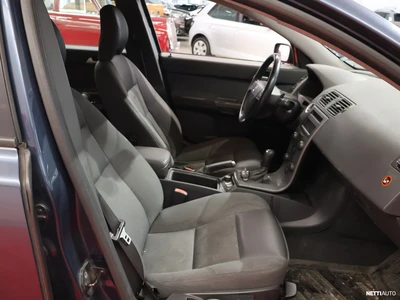 Volvo V50 1,6D / Myydään korjattavaksi 2006, photo 4/10