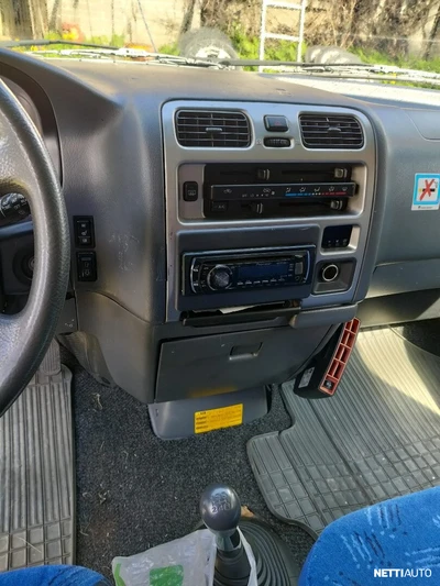 Toyota Hiace 2009, photo 5/9