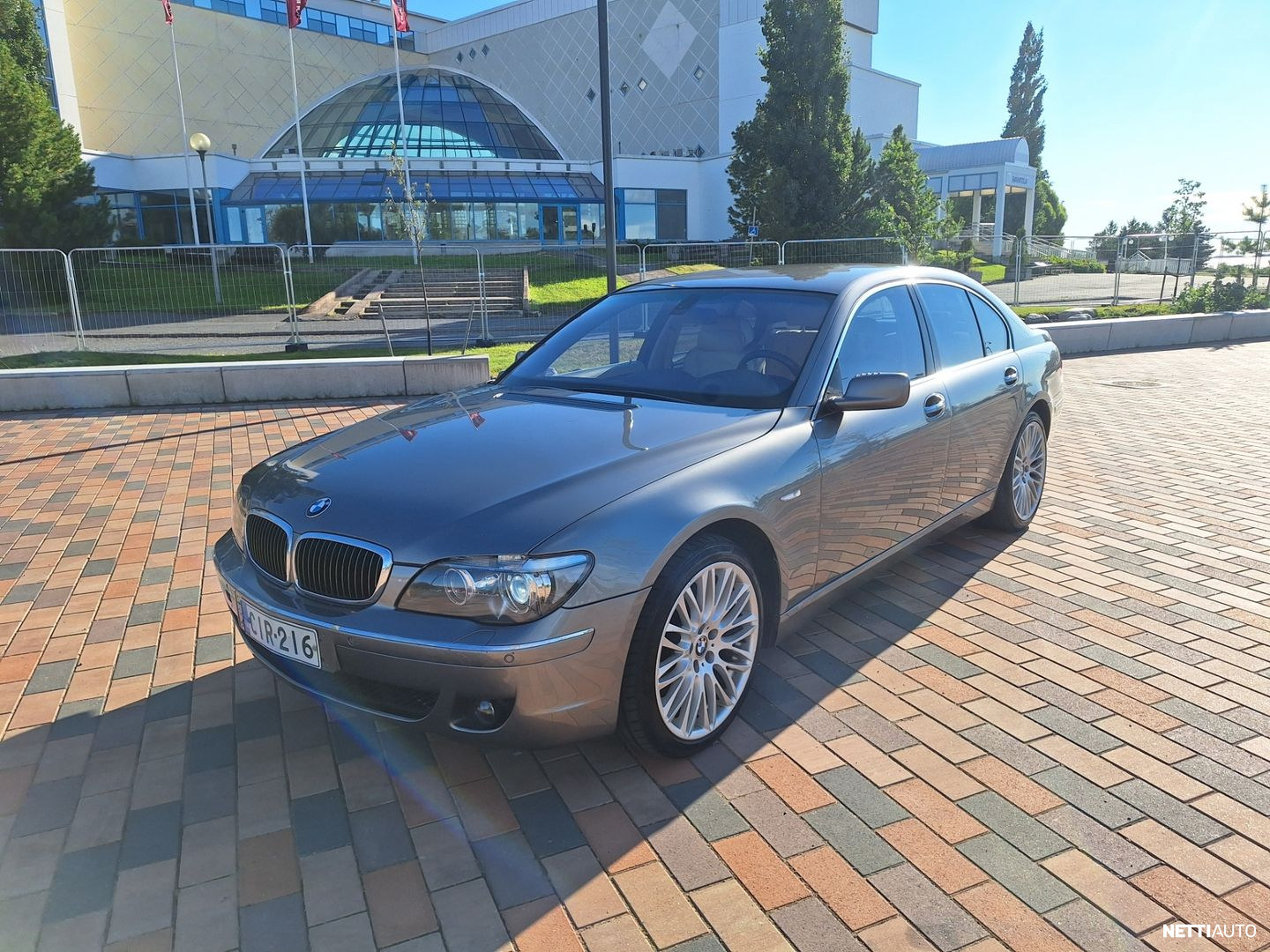 BMW 730