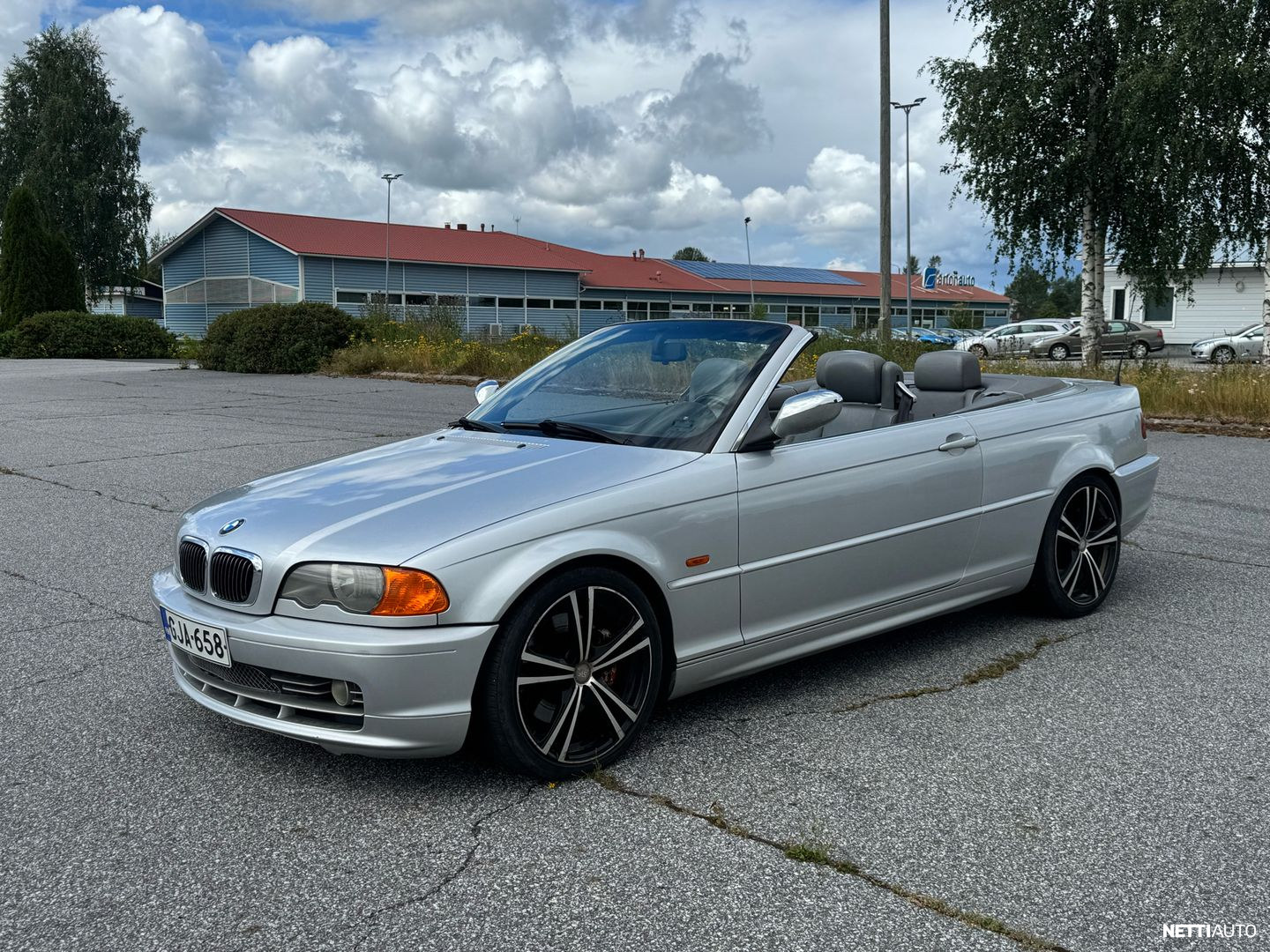 BMW 330