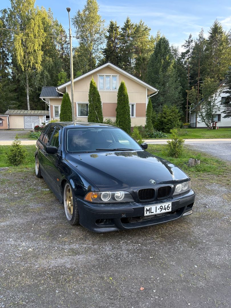 BMW 525