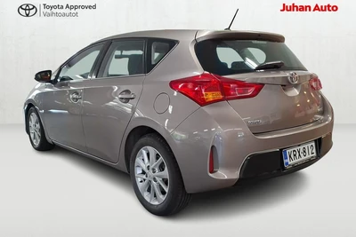 Toyota Auris 1,4 D-4D DPF Active 5ov 2013, kuva 3/23