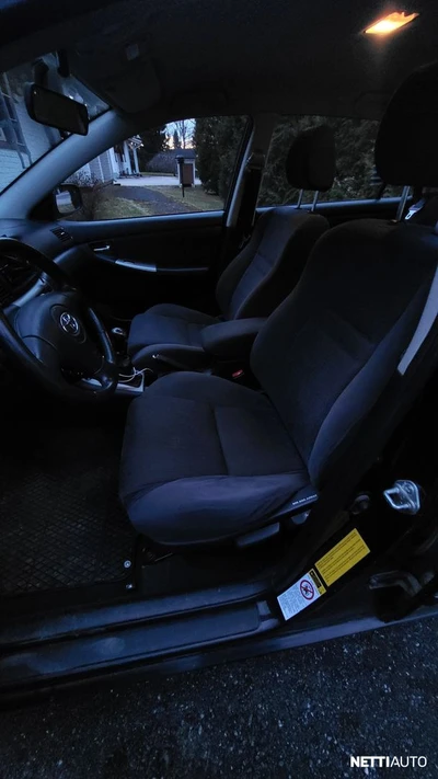 Toyota Corolla 1,6-4d-hatchback-5v 2004, photo 7/10