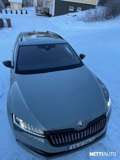 Skoda Superb 2022, photo 2/12