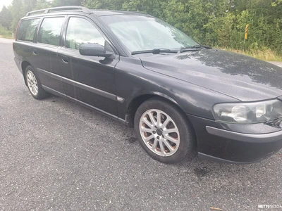 Volvo V70 D5 MUSTAKANTINEN. 2004, kuva 4/10