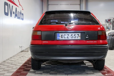 Opel Astra 1.6i GL Hatchback 1996, photo 6/18