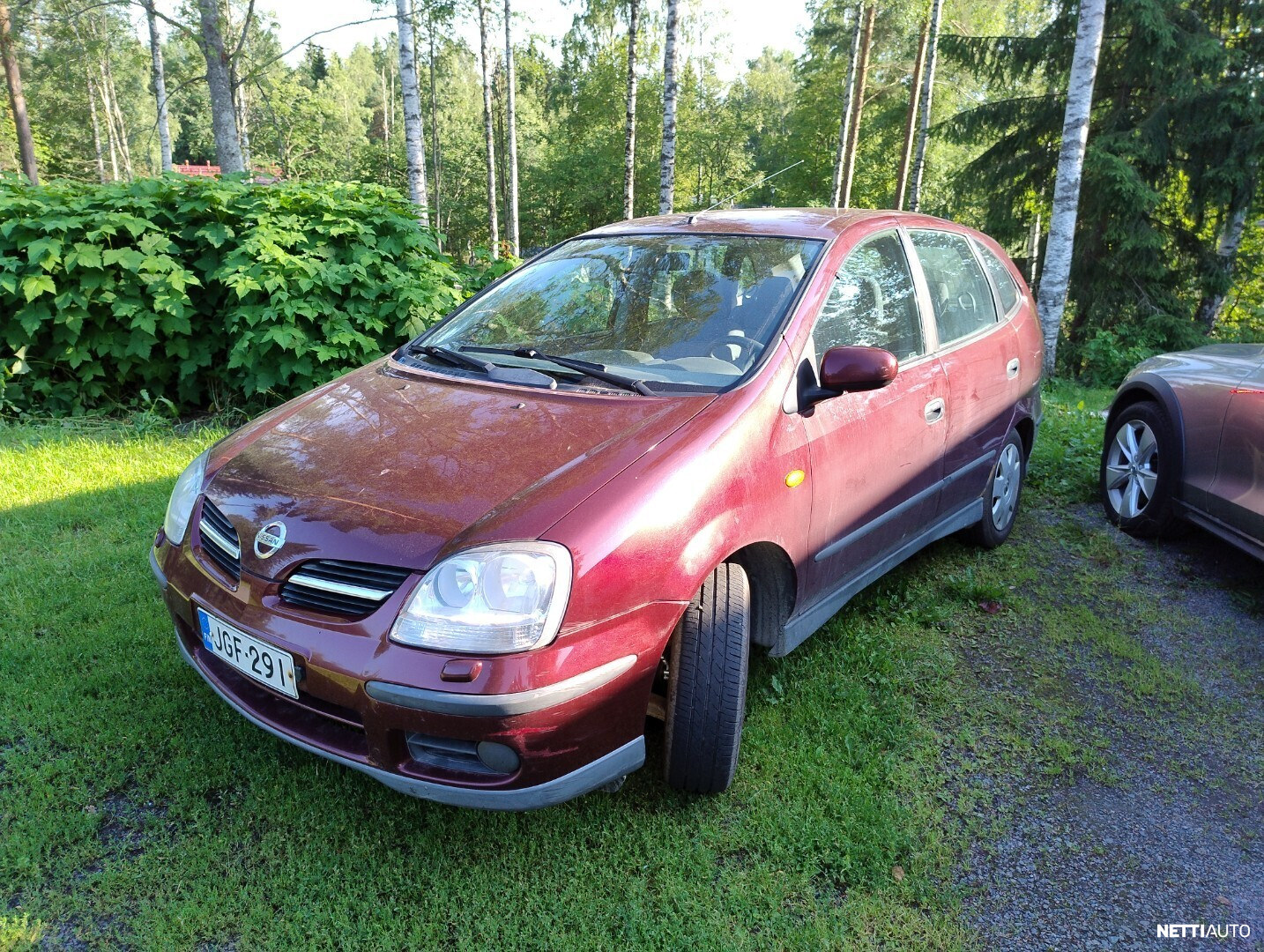 Nissan Almera Tino