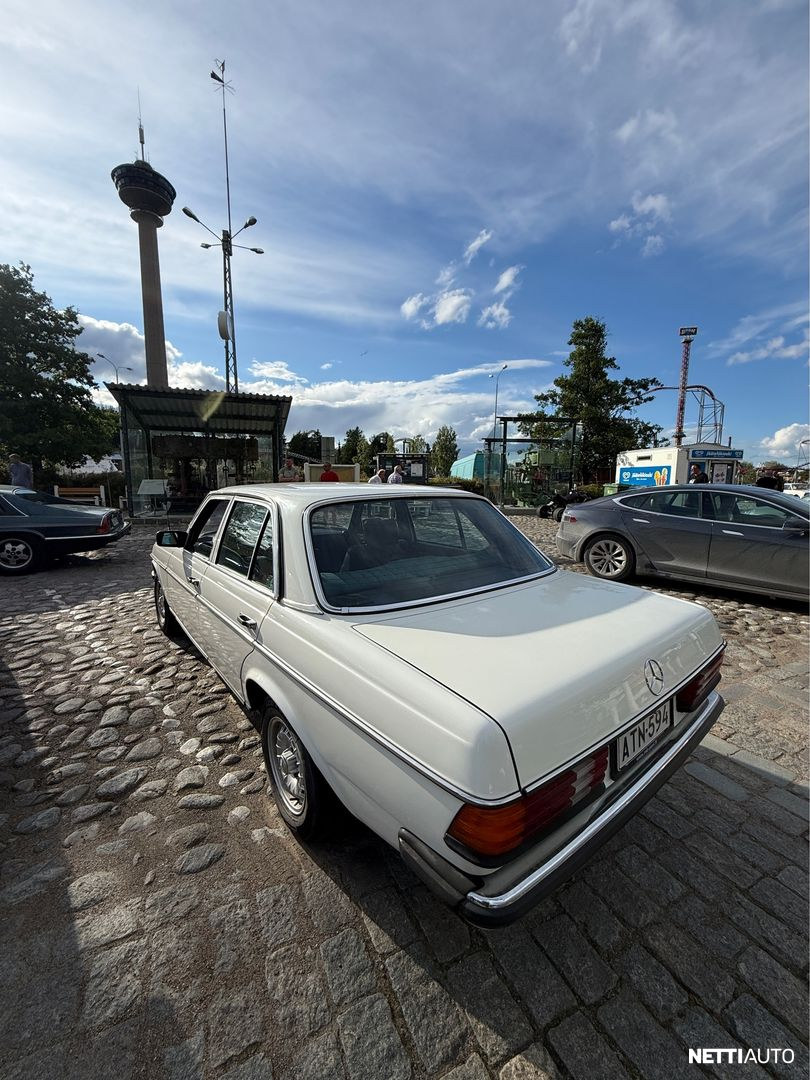 Mercedes-Benz 240