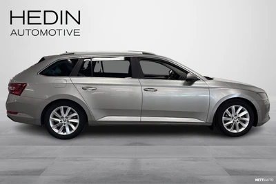 Skoda Superb 2017, photo 6/10