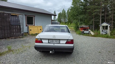 Mercedes-Benz 200 200D Manuaali 1988, photo 3/11