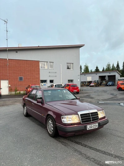 Mercedes-Benz 300 1986, photo 1/21