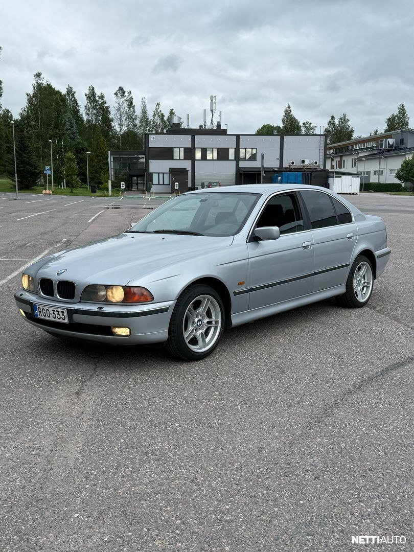 BMW 523